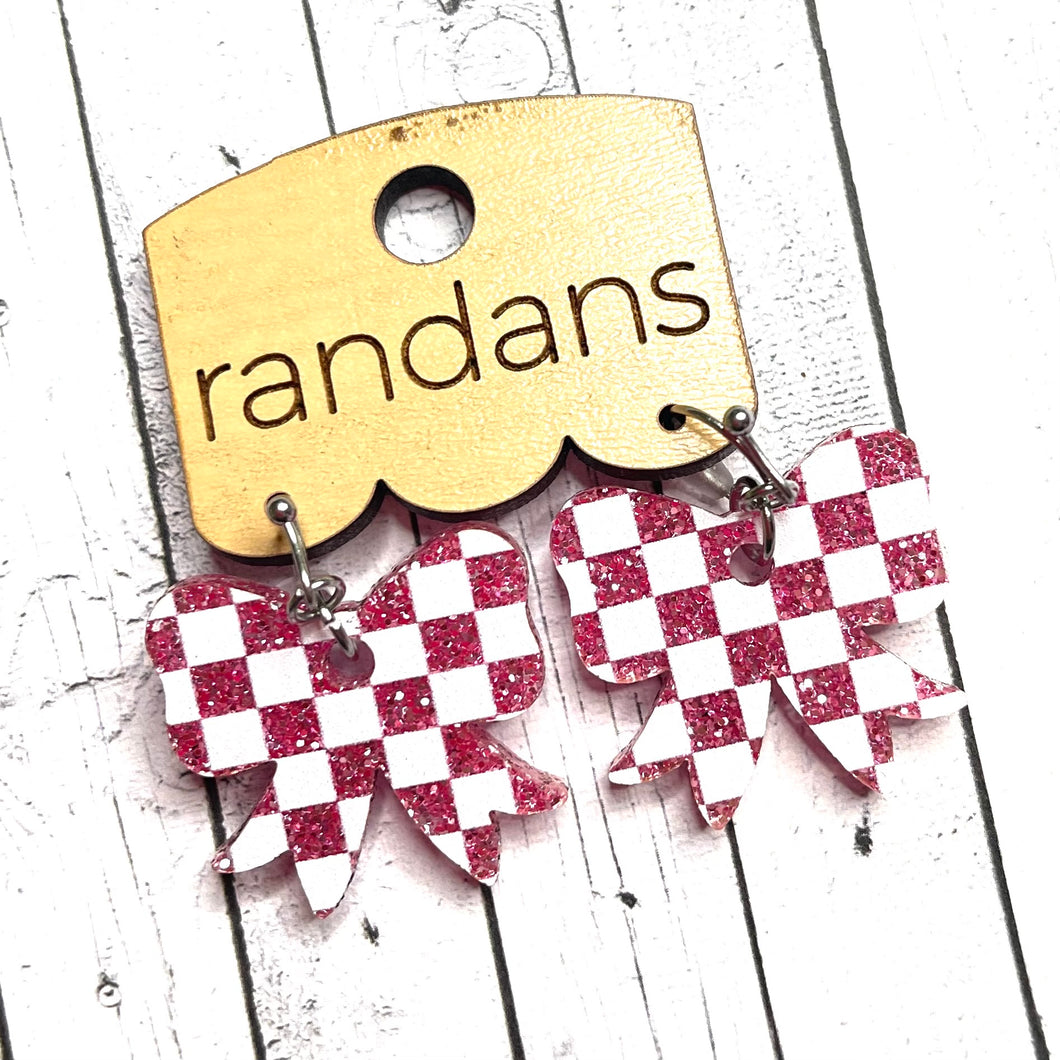 Randans resin/acrylic/wood dangle earrings- acrylic pink check bow